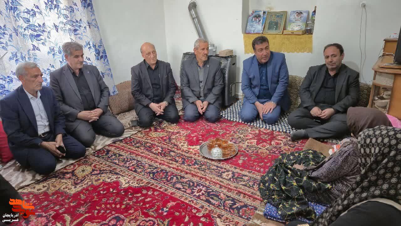 دیدار مدیرکل بنیاد شهید و امورایثارگران آذربایجان غربی با مادر شهید «محرم اسدی» در نوشین شهر ارومیه