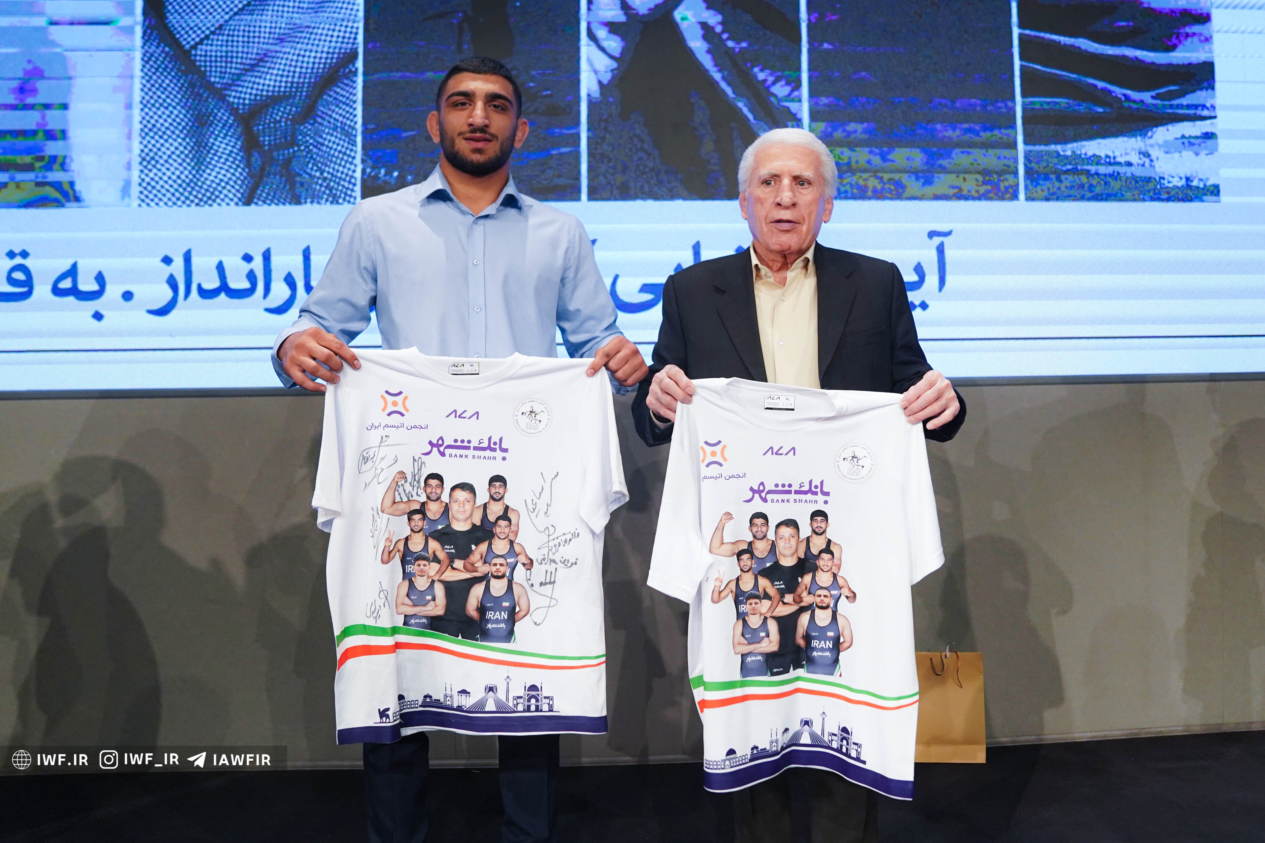 آیین رونمایی از کتاب جهان پهلوان تختی