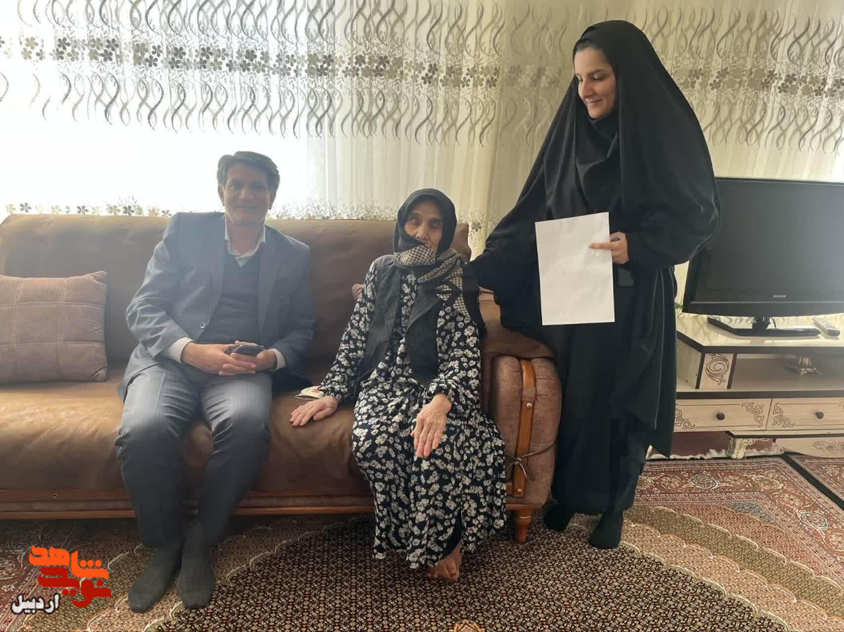 دیدار رئیس بنیاد شهید و امور ایثارگران شهرستان اردبیل با خانواده‌های معظم شهدا و ایثارگران