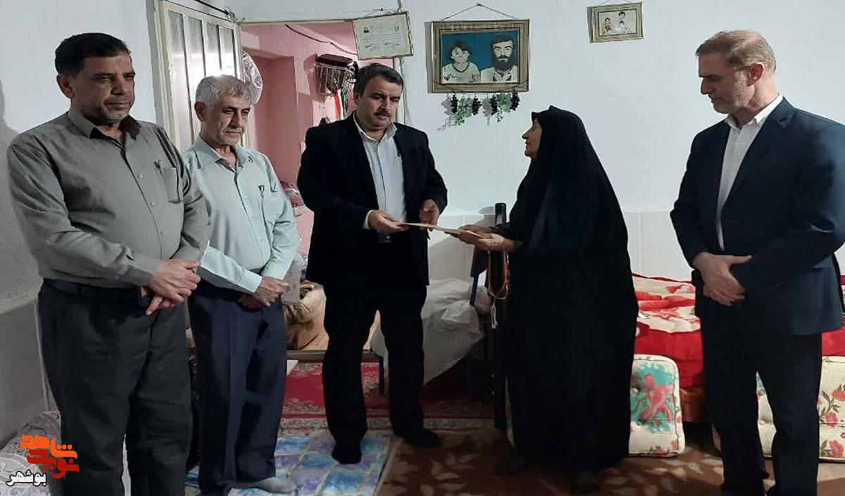 دیدار مدیرکل بنیاد شهید با خانواده های شهدای غریب