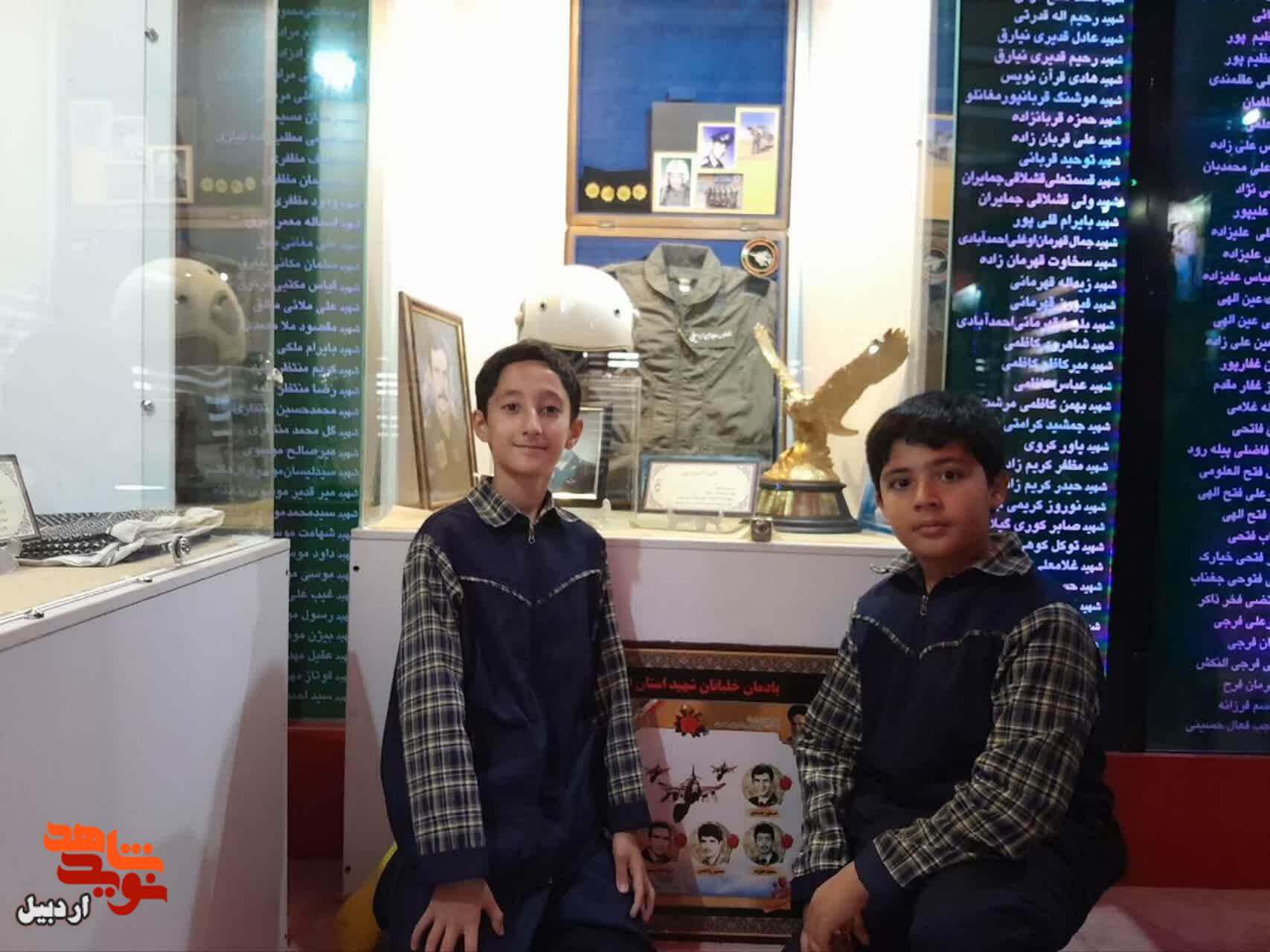 بازدید دانش‌آموزان دبستان پسرانه قدس از موزه شهدای اردبیل