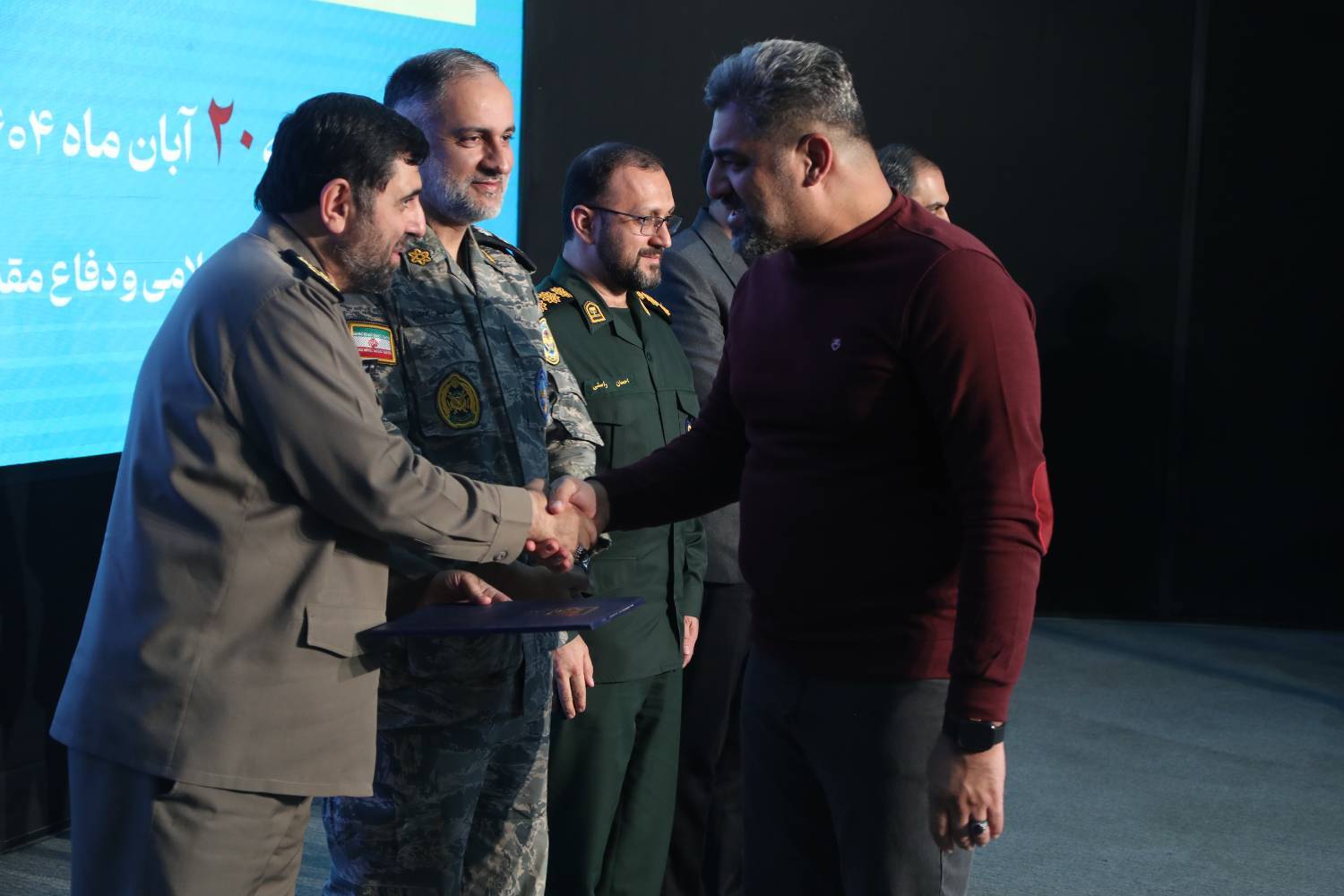 نهمین جشنواره هنری فانوس و هفتمین جشنواره فعالان دفاع مقدس در فضای مجازی استان تهران به کار خود پایان دادند