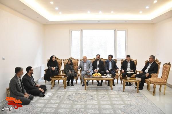 دیدار مدیرکل بنیاد شهید لرستان با خانواده ایثارگران ازنا