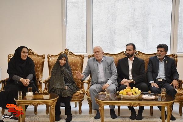 دیدار مدیرکل بنیاد شهید لرستان با خانواده ایثارگران ازنا
