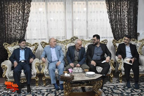 دیدار مدیرکل بنیاد شهید لرستان با خانواده ایثارگران ازنا