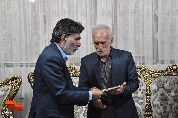 دیدار مدیرکل بنیاد شهید لرستان با خانواده ایثارگران ازنا