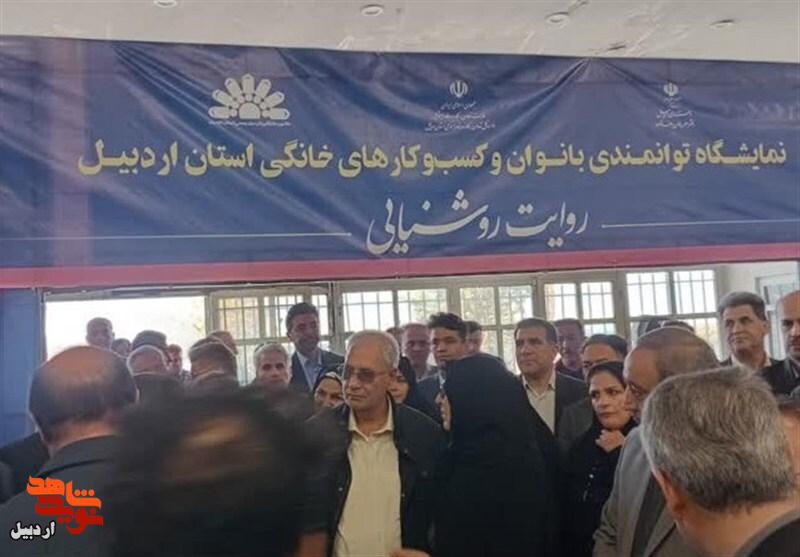 بازدید دکتر «علی ربیعی» دستیار ویژه رئیس‌جمهور از غرفه بانوان ایثارگر در نمایشگاه بین‌المللی اردبیل