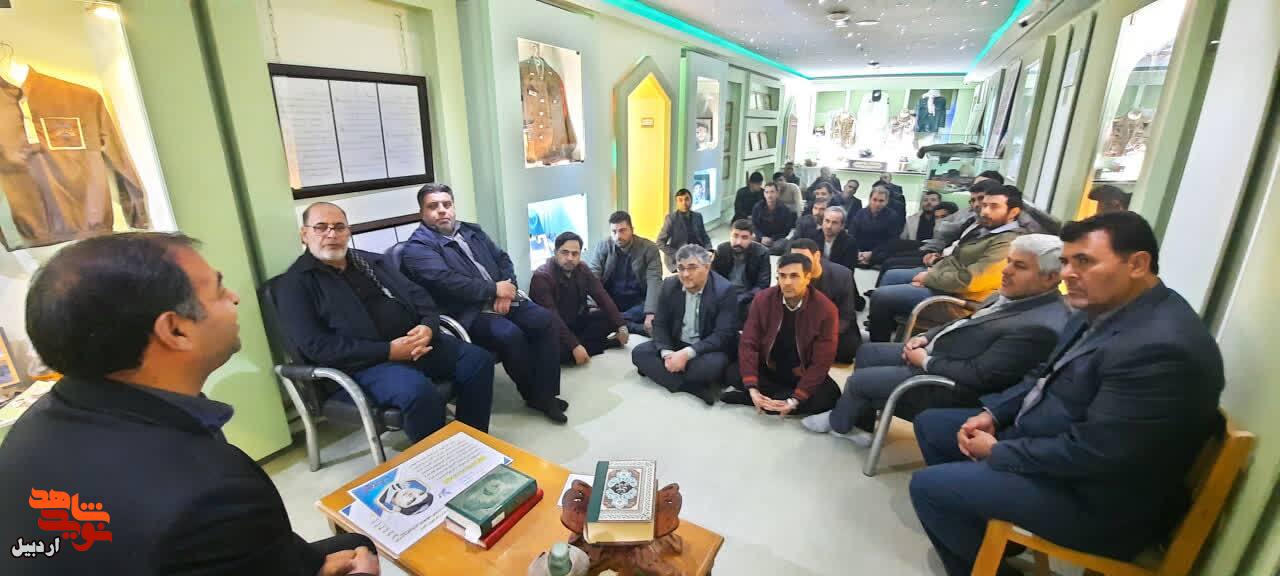 بازدید جمعی از پرسنل نیروی انتظامی استان از موزه شهدای اردبیل