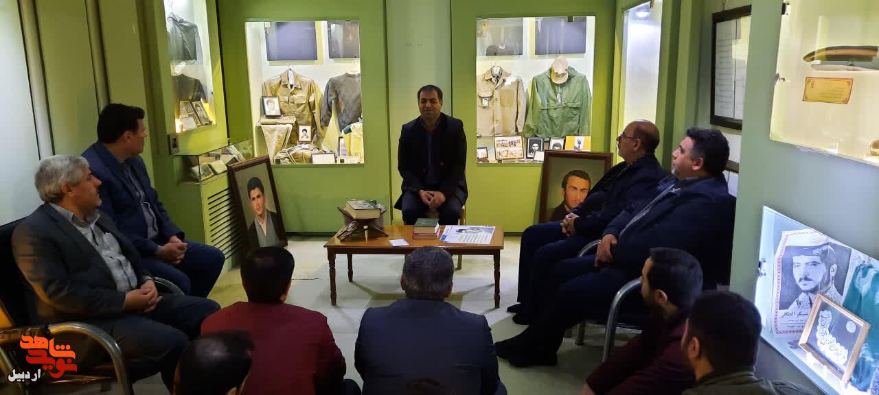 بازدید جمعی از پرسنل نیروی انتظامی استان از موزه شهدای اردبیل