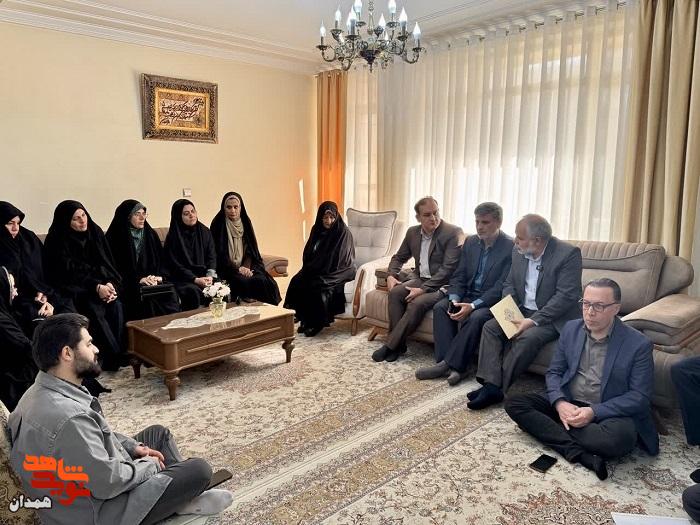 اعضای اتاق خبر اجلاسیه شهدای غریب در همدان دورهم گردآمدند