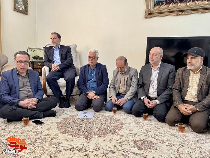 اعضای اتاق خبر اجلاسیه شهدای غریب در همدان دورهم گردآمدند