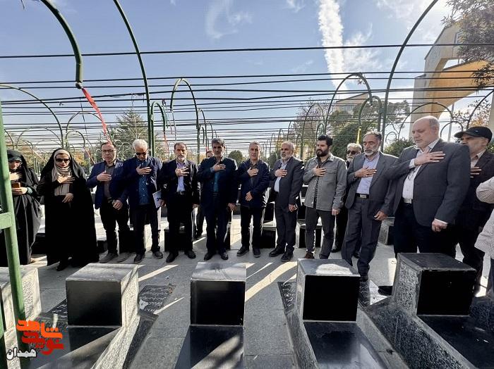 اعضای اتاق خبر اجلاسیه شهدای غریب در همدان دورهم گردآمدند