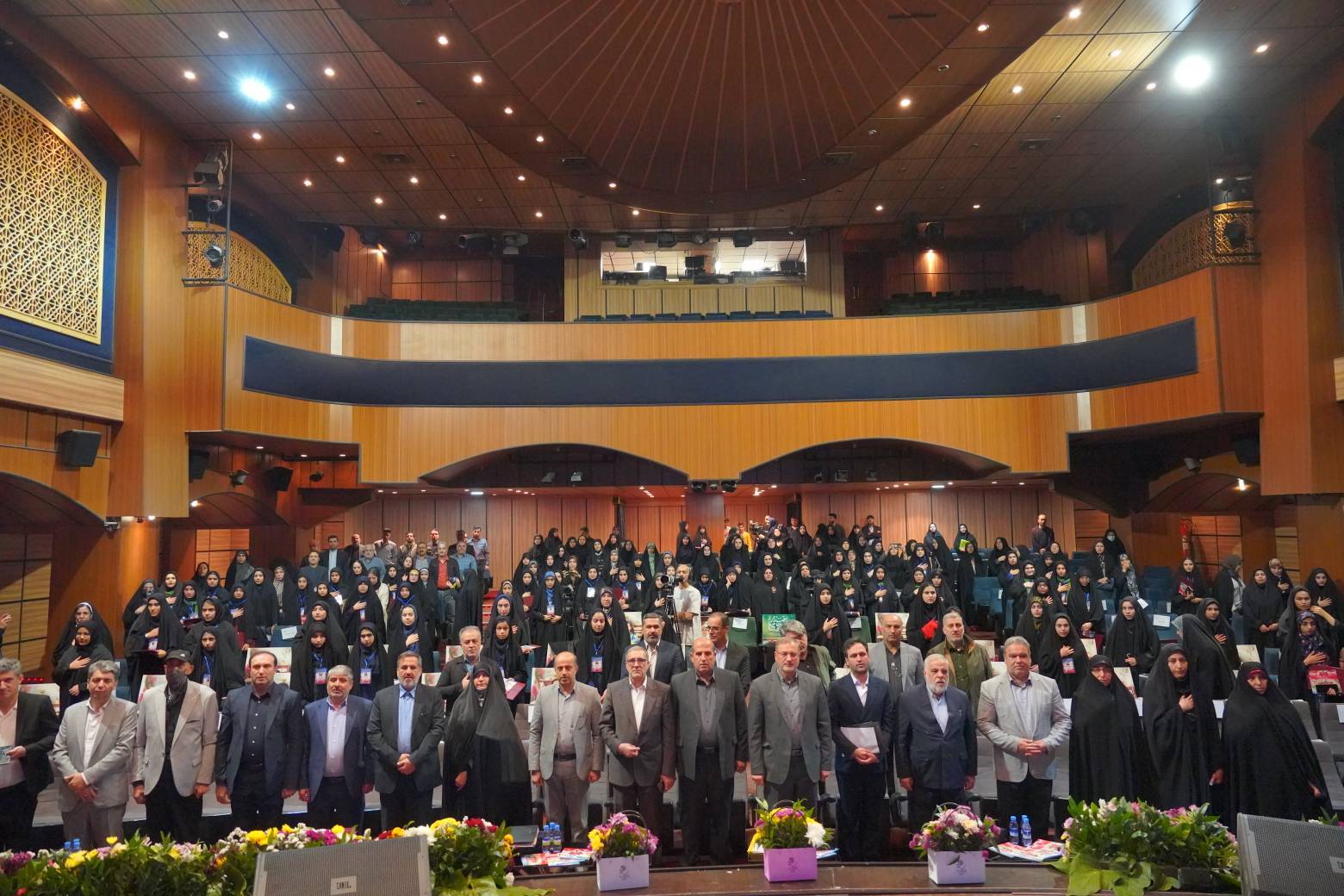 دومین همایش تجلیل از برگزیدگان پویش ملی ایثار «من می‌نویسم» برگزار شد