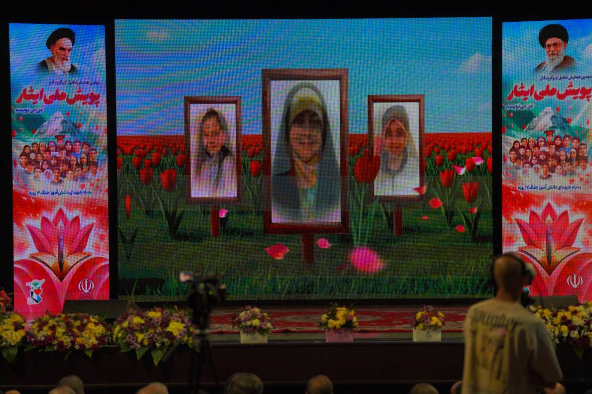 دومین همایش تجلیل از برگزیدگان پویش ملی ایثار «من می‌نویسم» برگزار شد