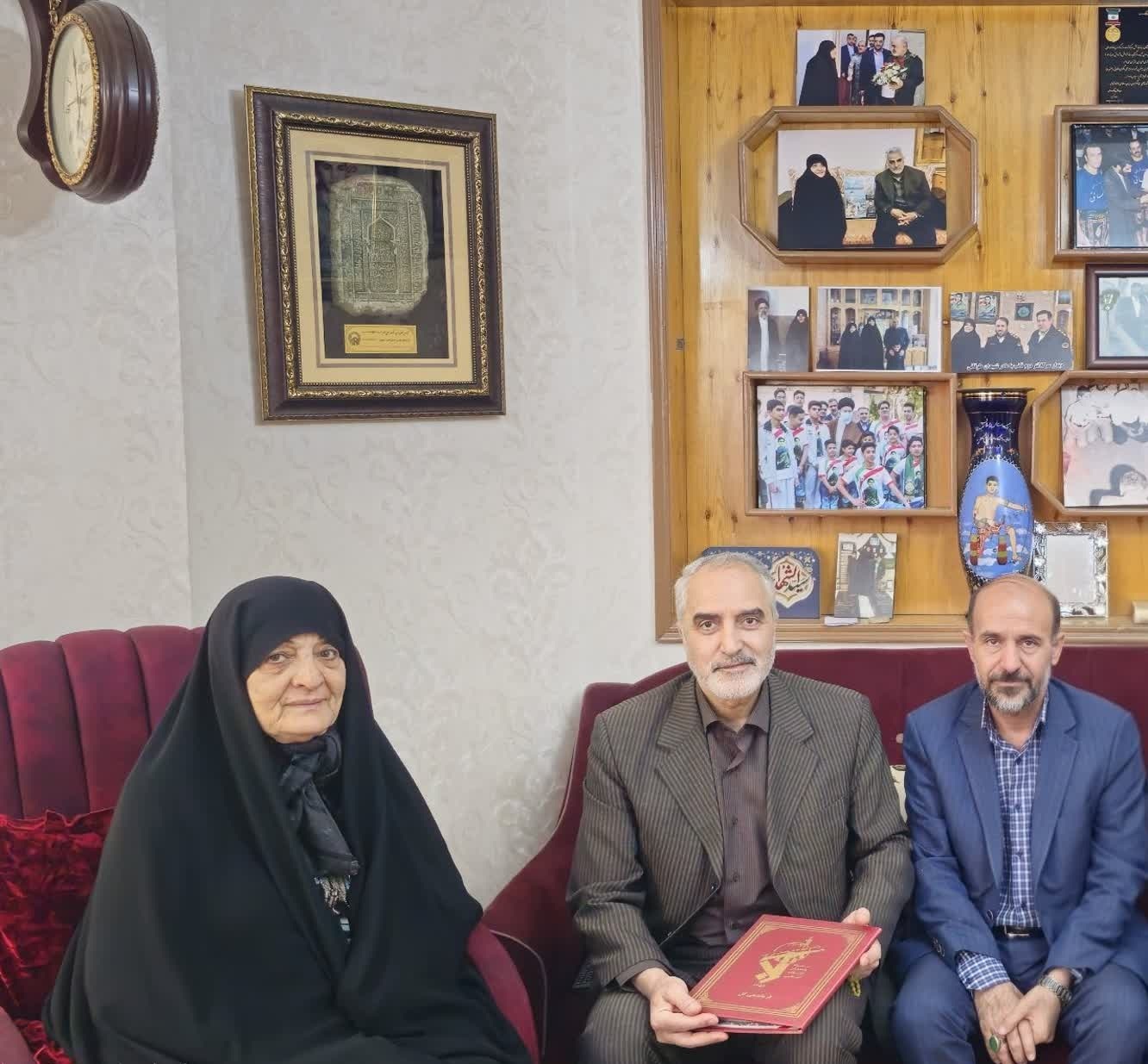 دیدار معاون هماهنگ کننده سپاه با مادر شهیدان طوقانی