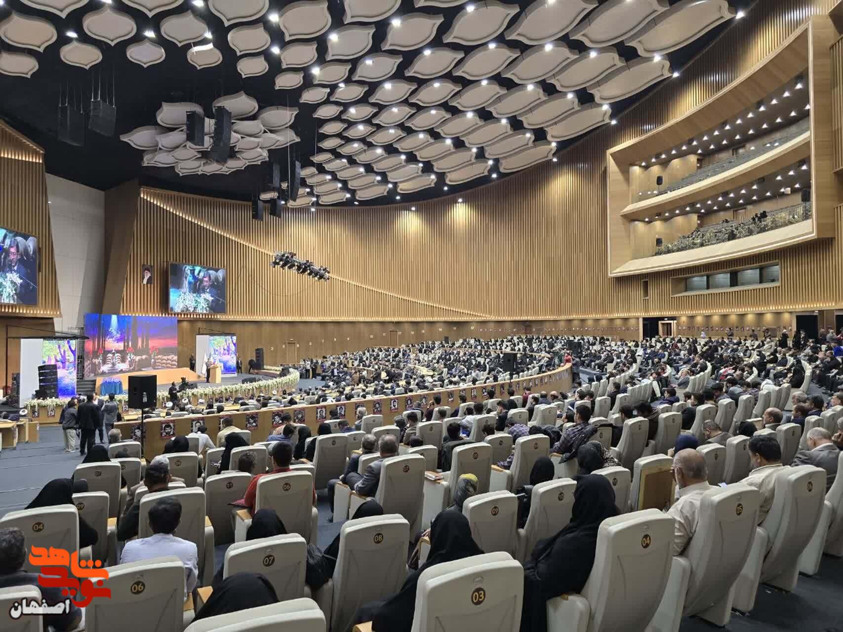 اصفهان نقطه آغاز تحول ملی و پیشتاز نوآوری در ترویج فرهنگ ایثار و شهادت/ تبدیل جنگ سخت دیروز به جنگ ترکیبی و شناختی امروز