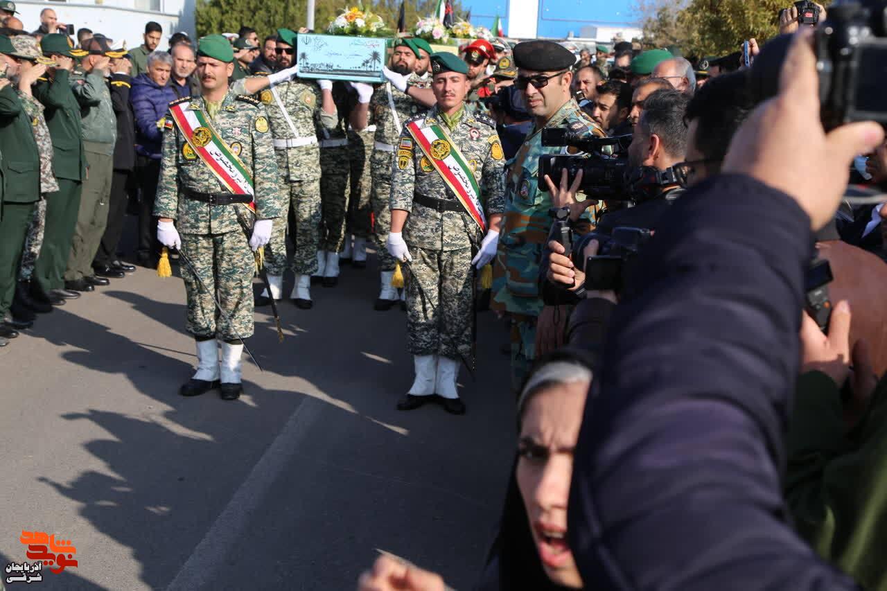 استقبال باشکوه تبریز از چهار شهید گمنام تازه‌تفحص‌شده دفاع مقدس
