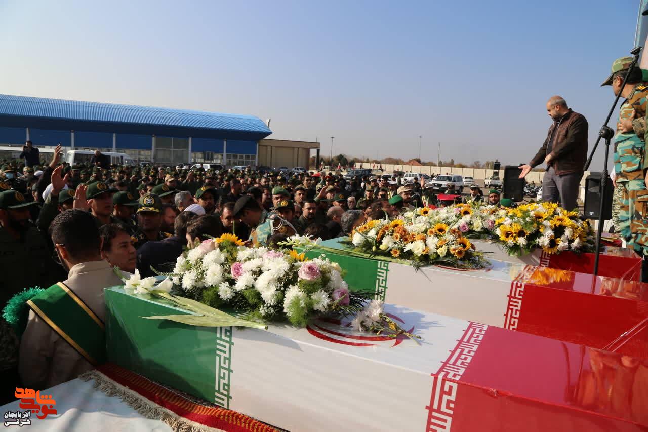 استقبال باشکوه تبریز از چهار شهید گمنام تازه‌تفحص‌شده دفاع مقدس