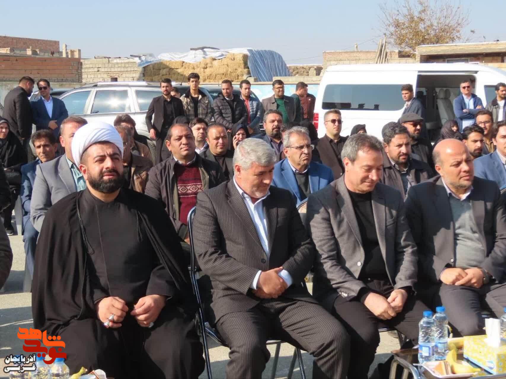 مراسم عطر افشانی و گلباران مزار مطهر شهدای گمنام شهرستان چایپاره