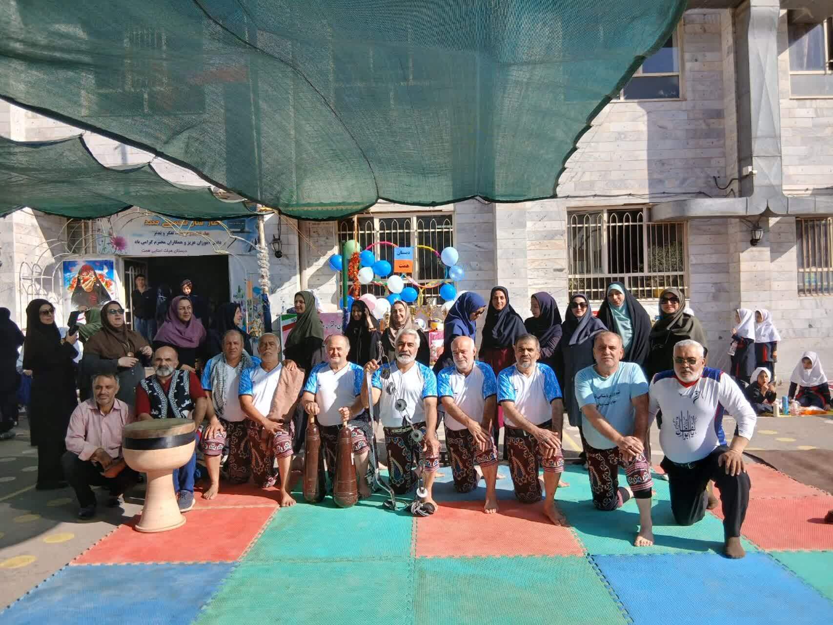 تیم ورزش باستانی قزوین به اجرای حرکات ورزشی پرداختند