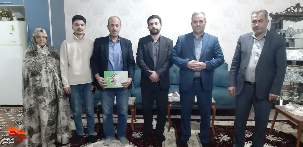 دیدار مسئولین شهرستان خوی با آزاده و جانباز معزز رمضان قمرلو