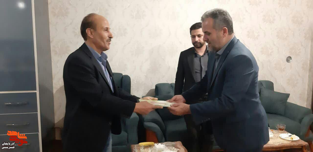 دیدار مسئولین شهرستان خوی با آزاده و جانباز معزز رمضان قمرلو