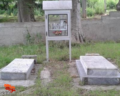 هنوز چهار بهار از عمر مبارکش نگذشته بود که پدرش را از دست داد