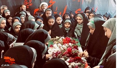 تصاویر/ آئین وداع دانش آموزان بابلسر با پیکر‌های مطهر شهدای گمنام