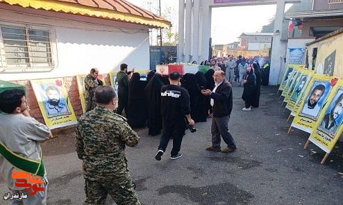 تصاویر/ وداع دانش آموزان رامسر با پیکر‌های ۳ شهید گمنام