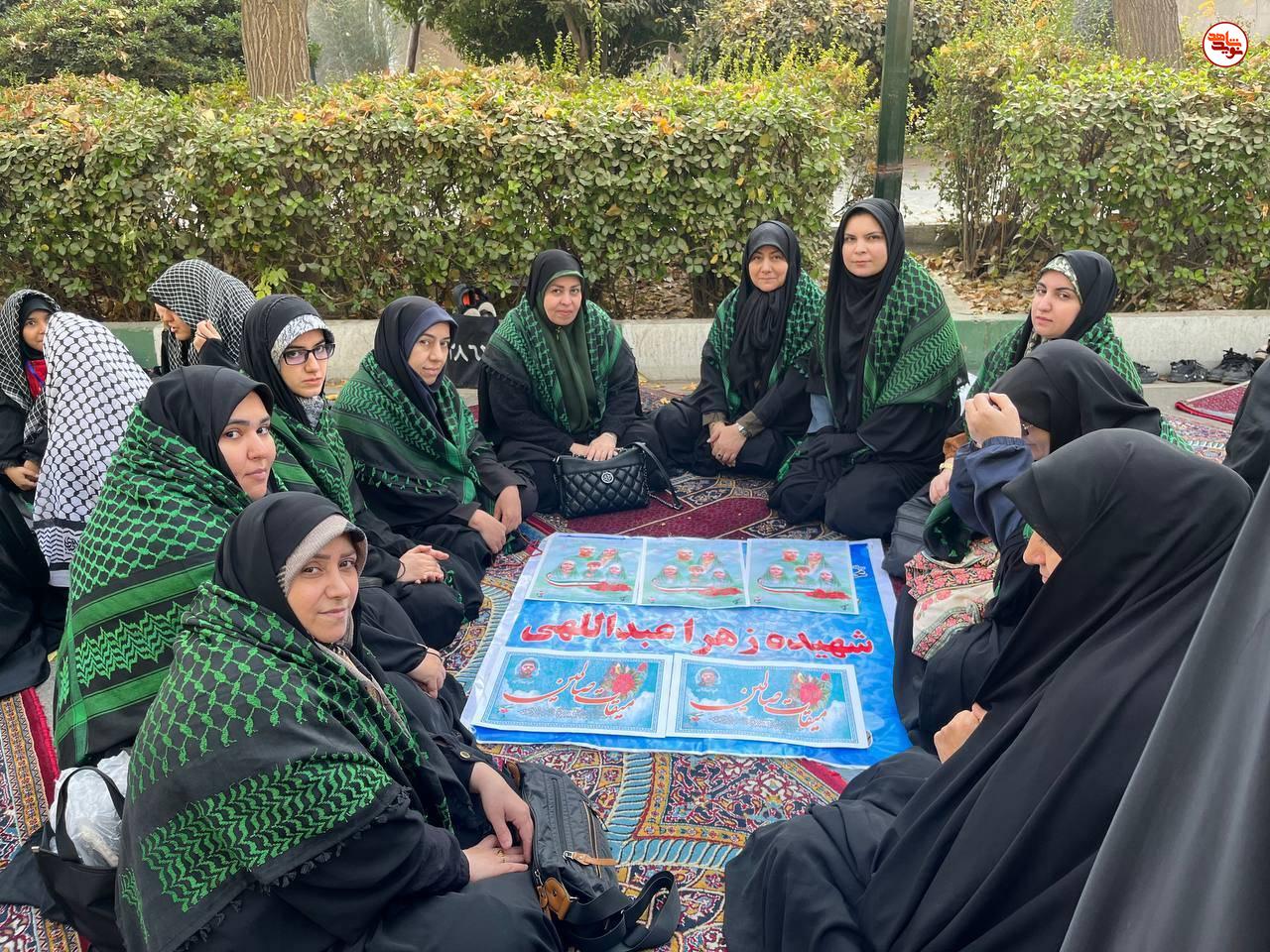 حضور بانوان بسیجی بنیاد شهید و امور ایثارگران در نماز جمعه تهران به مناسبت «هفته بسیج»