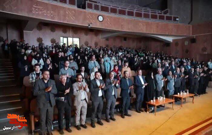 تجلیل از آثار نمایشی با موضوع ایثار و شهادت در جشنواره تئاتر استان اردبیل تجلیل از آثار نمایشی با موضوع ایثار و شهادت در جشنواره تئاتر استان اردبیل
