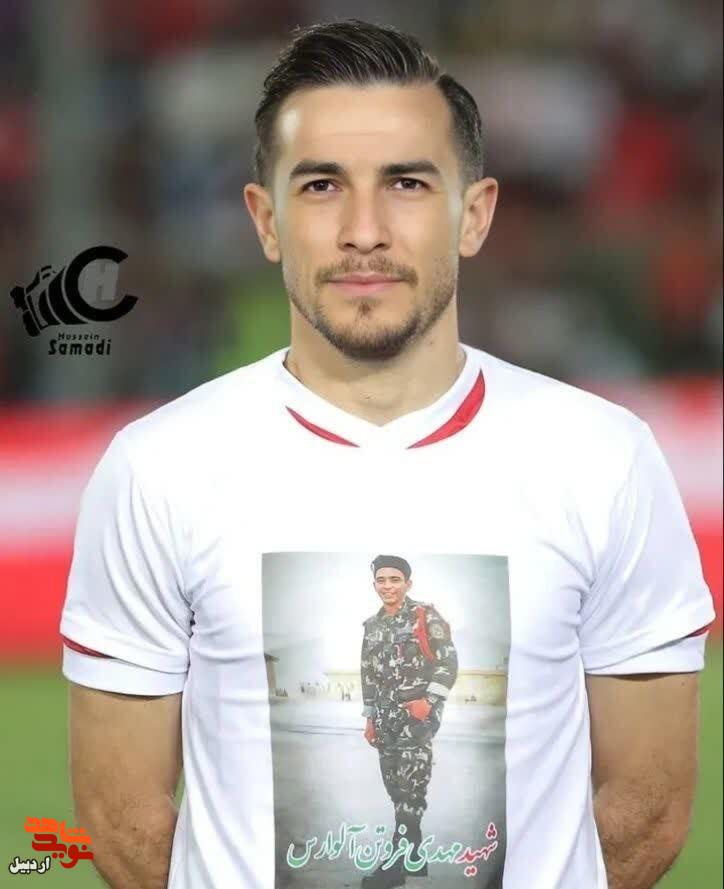 تصویر شهید اقتدار اردبیلی بر پیراهن بازیکن پرسپولیس تهران+ عکس