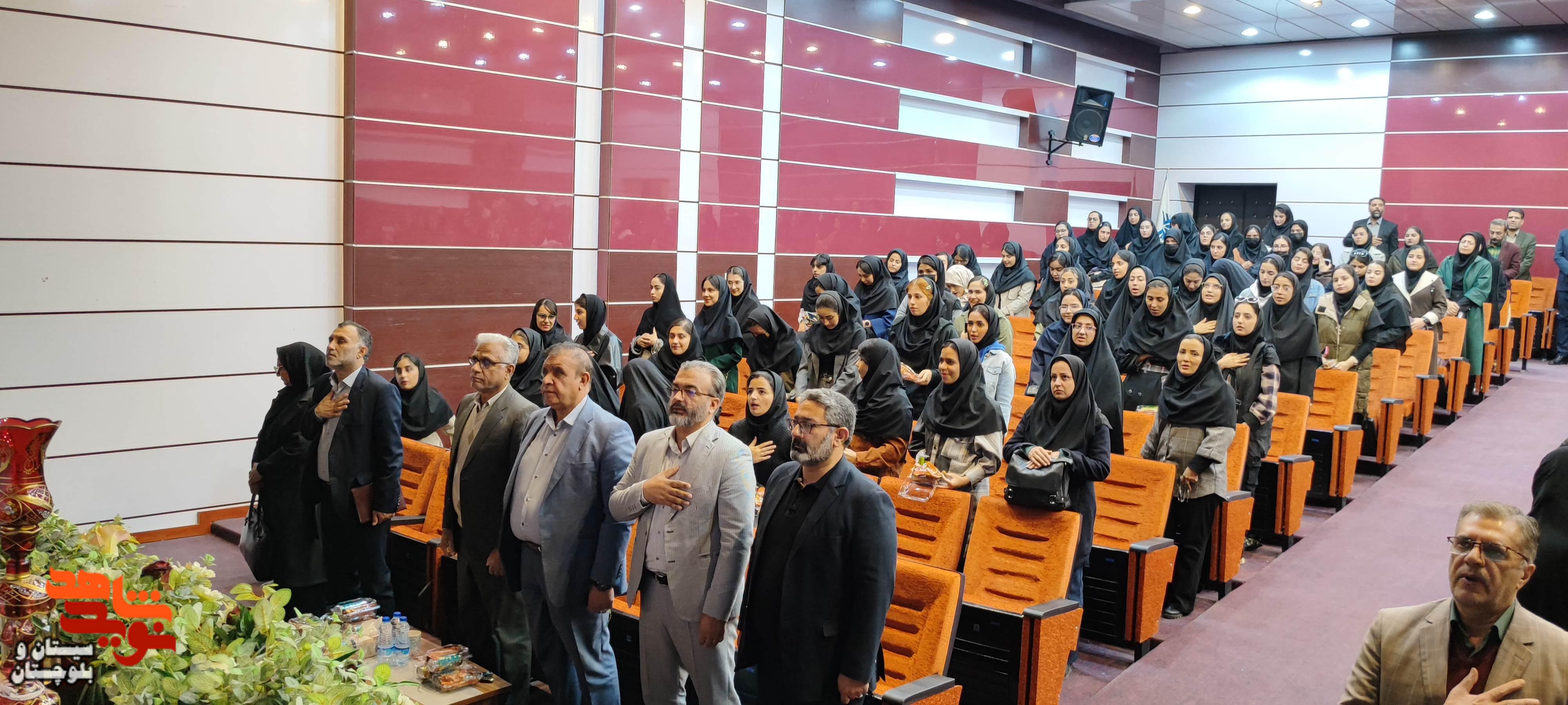 عصر شعر ایثار در زاهدان برگزار شد