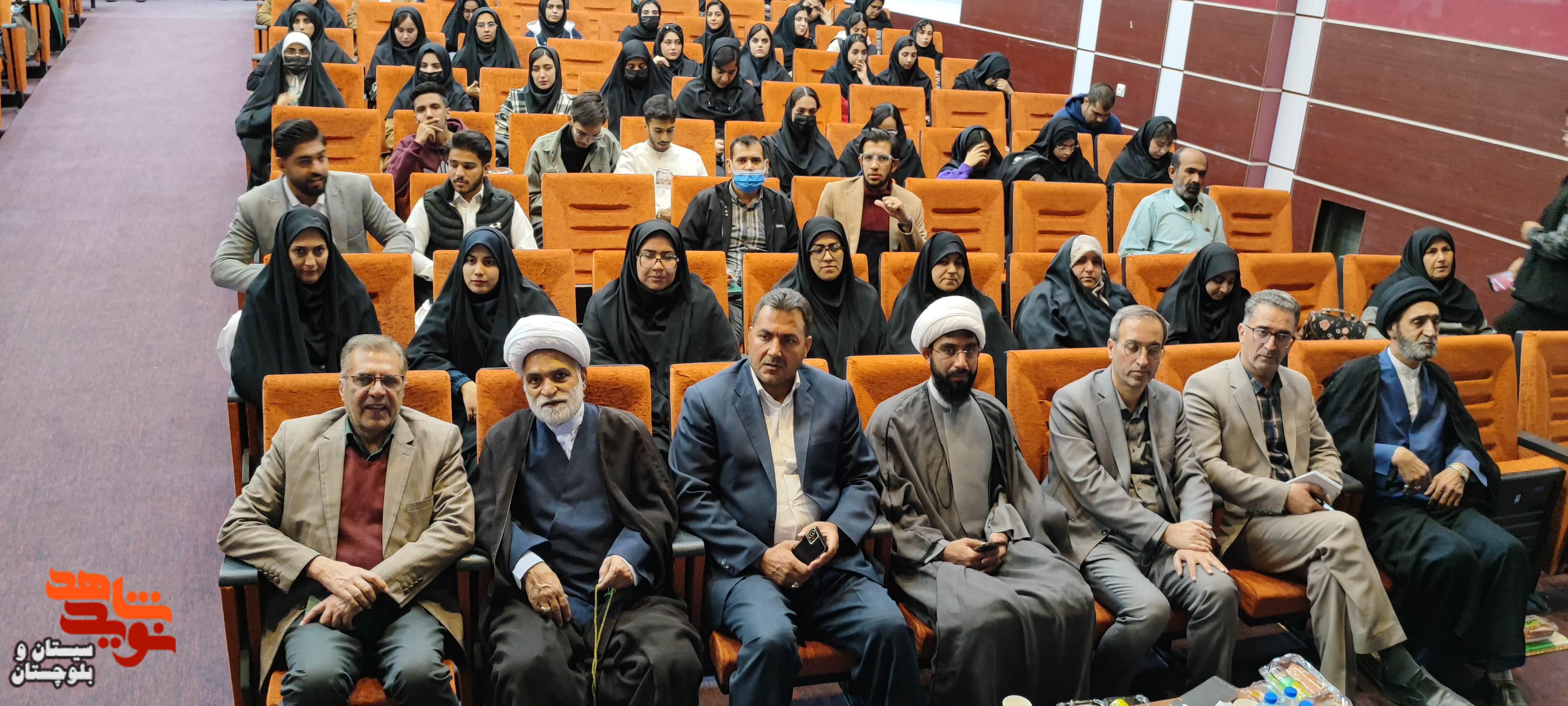 عصر شعر ایثار در زاهدان برگزار شد