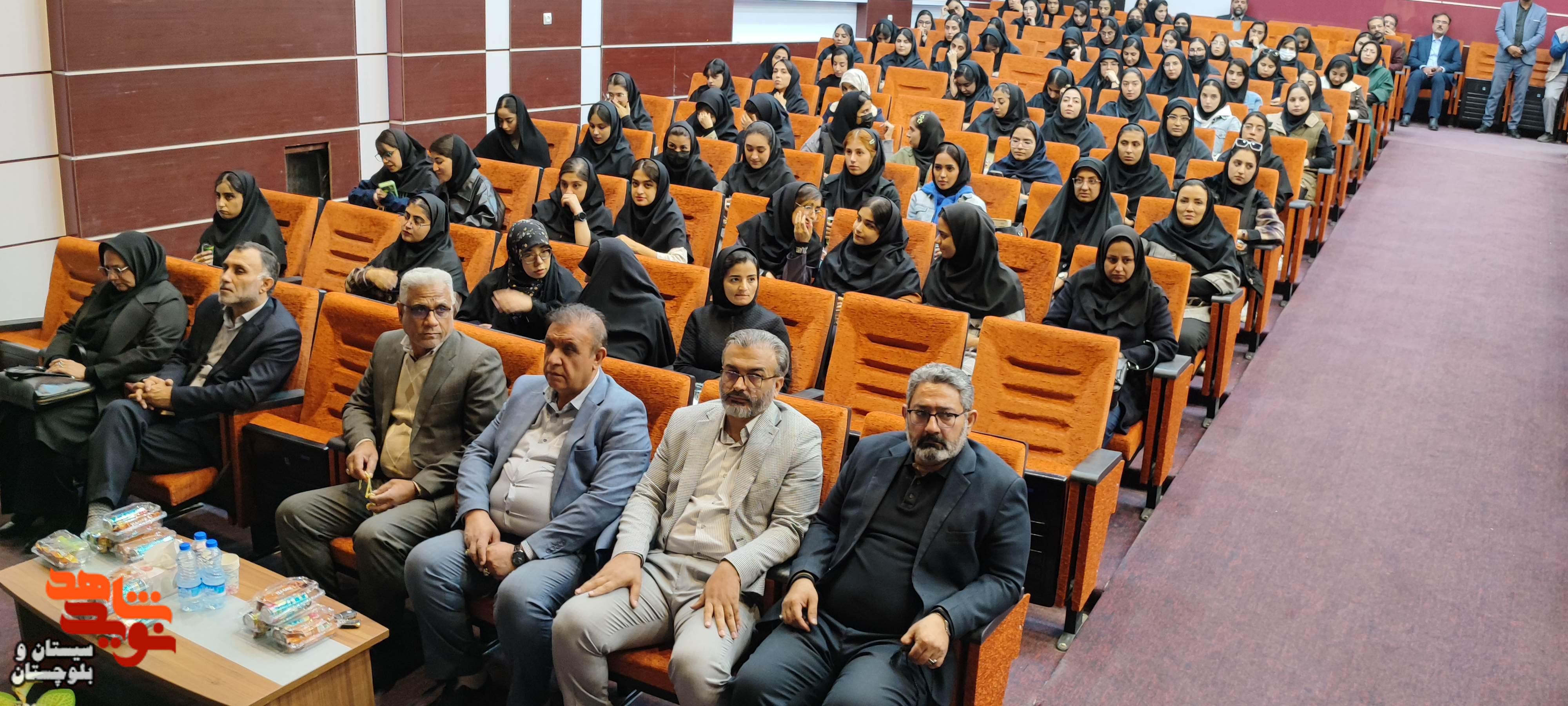 عصر شعر ایثار در زاهدان برگزار شد