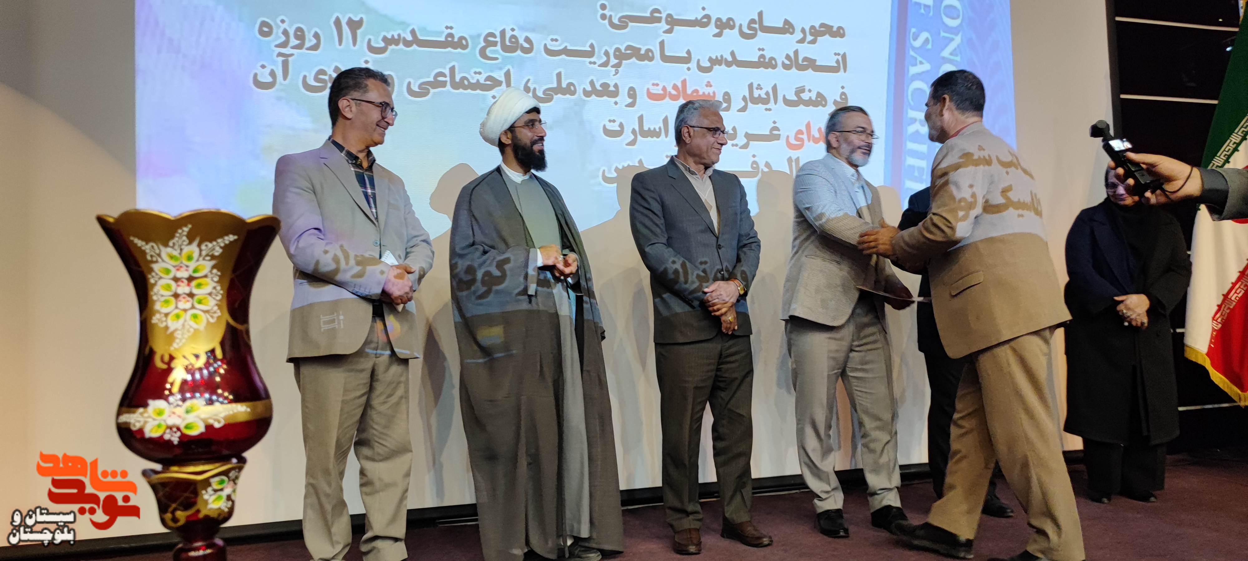 عصر شعر ایثار در زاهدان برگزار شد