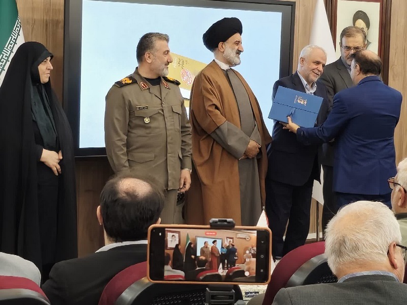 ۲۴ کتاب وصیت نامه کامل شهدا و نسخه جدید نوید شاهد رونمایی شدند