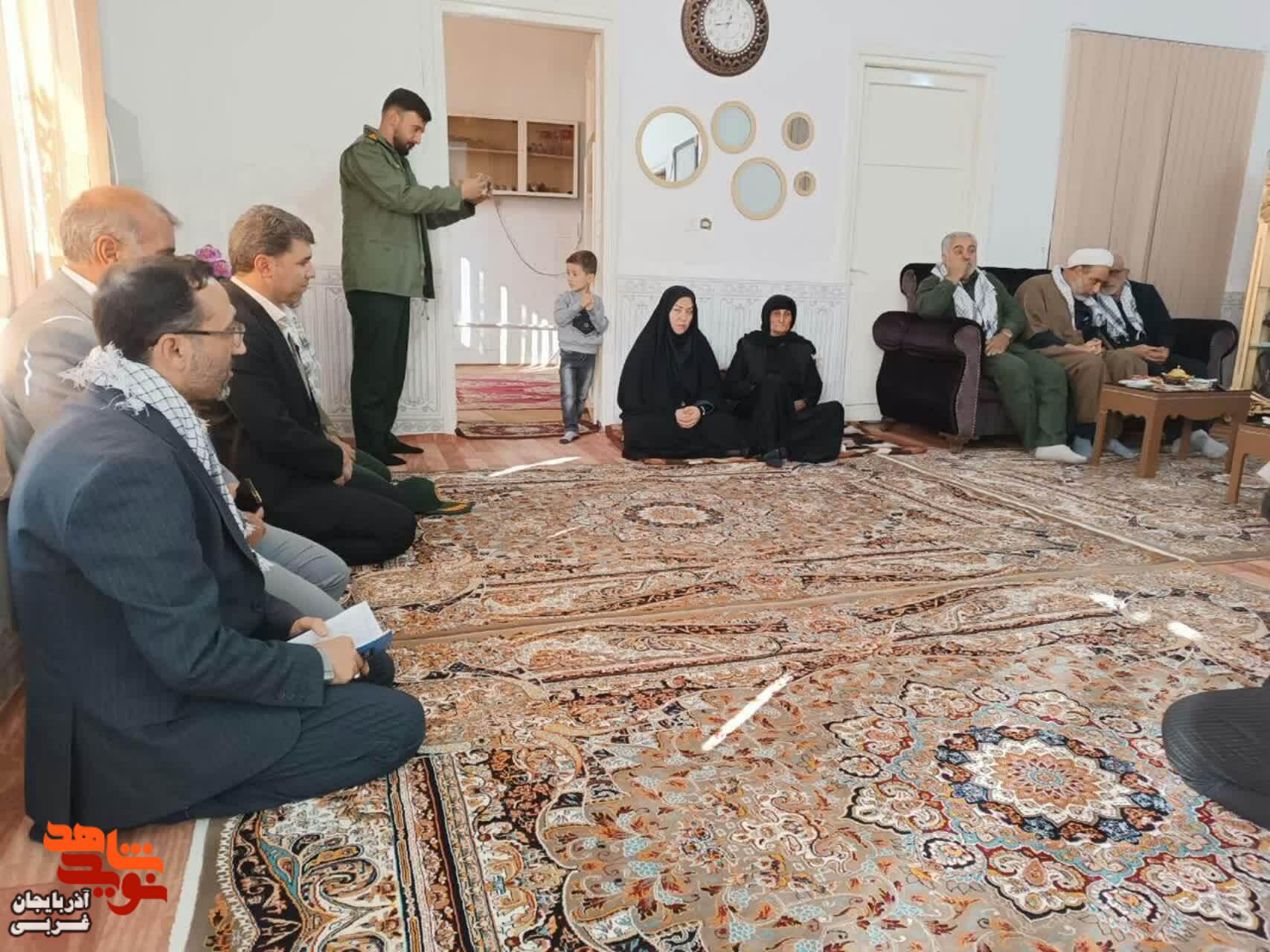 تکریم مادران و همسران شهدا در شهرستان پلدشت