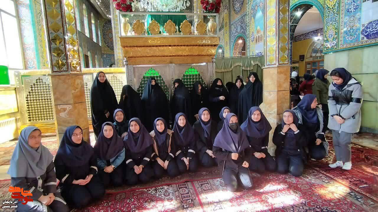 مراسم شکوه ایثار و تکریم از مادران و همسران شهدا در محل امامزاده سید بهلول شهرستان خوی