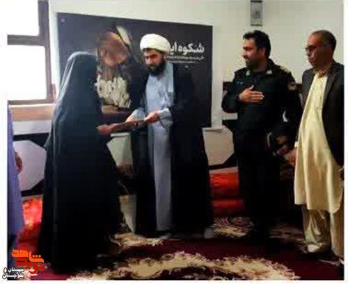 تجلیل از مادران و همسران شهدا در خاش همزمان با وفات حضرت ام‌ البنین (س)