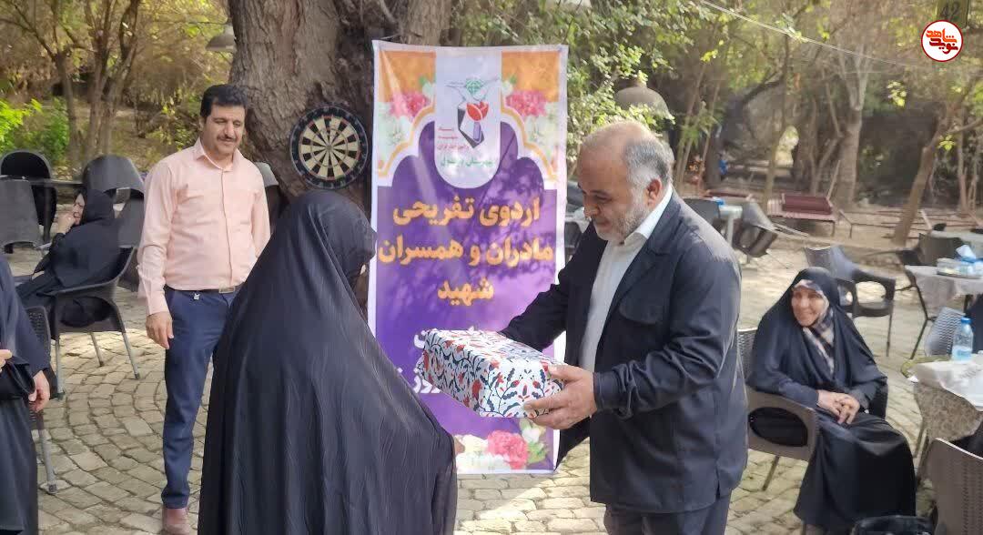 برگزاری اردوی تفریحی یک روزه ویژه مادران و همسران شهدا در دزفول برگزاری اردوی تفریحی یک روزه ویژه مادران و همسران شهدا در دزفول