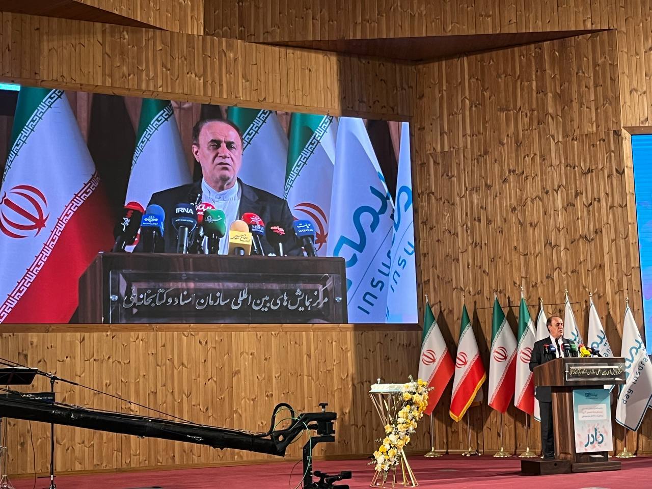 مراسم تجلیل از مادران و همسران شهدای جنگ ۱۲ روزه و رونمایی از سامانه جدید بیمه دی برگزار شد