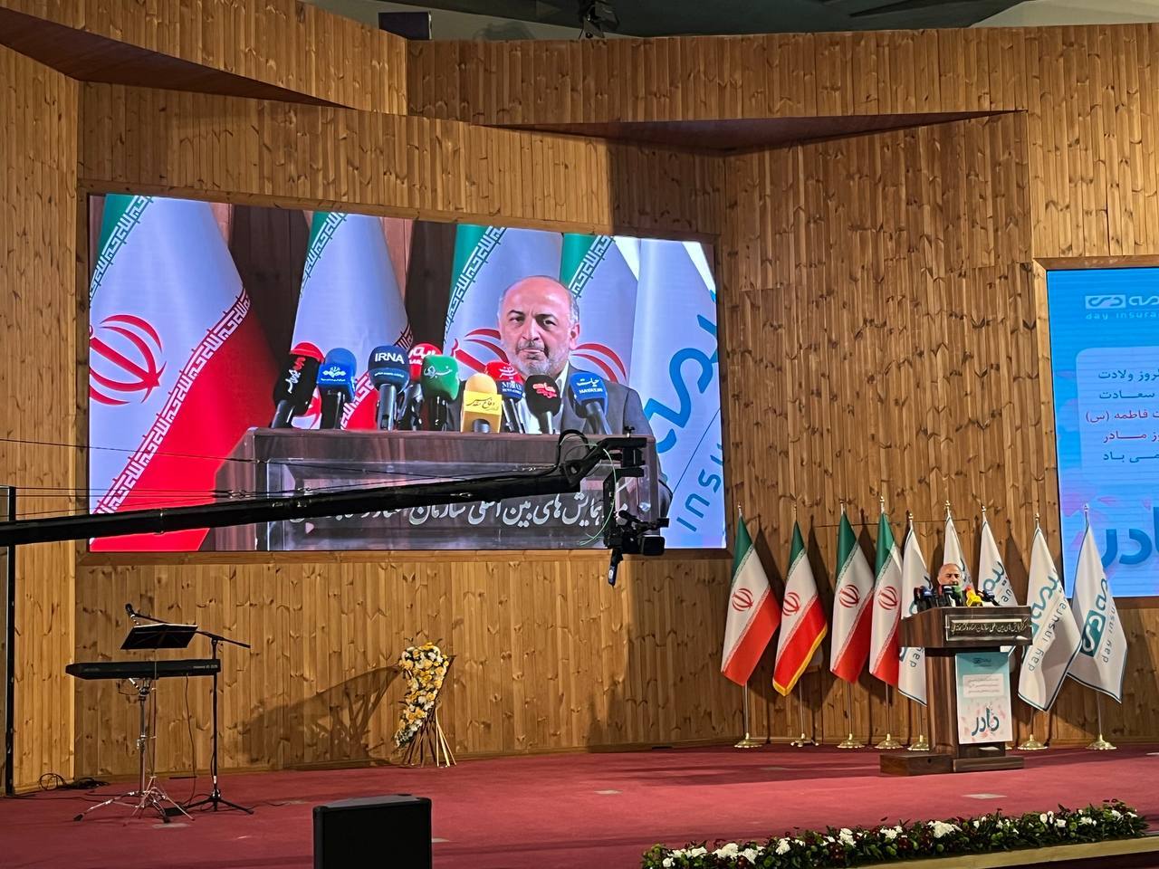 مراسم تجلیل از مادران و همسران شهدای جنگ ۱۲ روزه و رونمایی از سامانه جدید بیمه دی برگزار شد