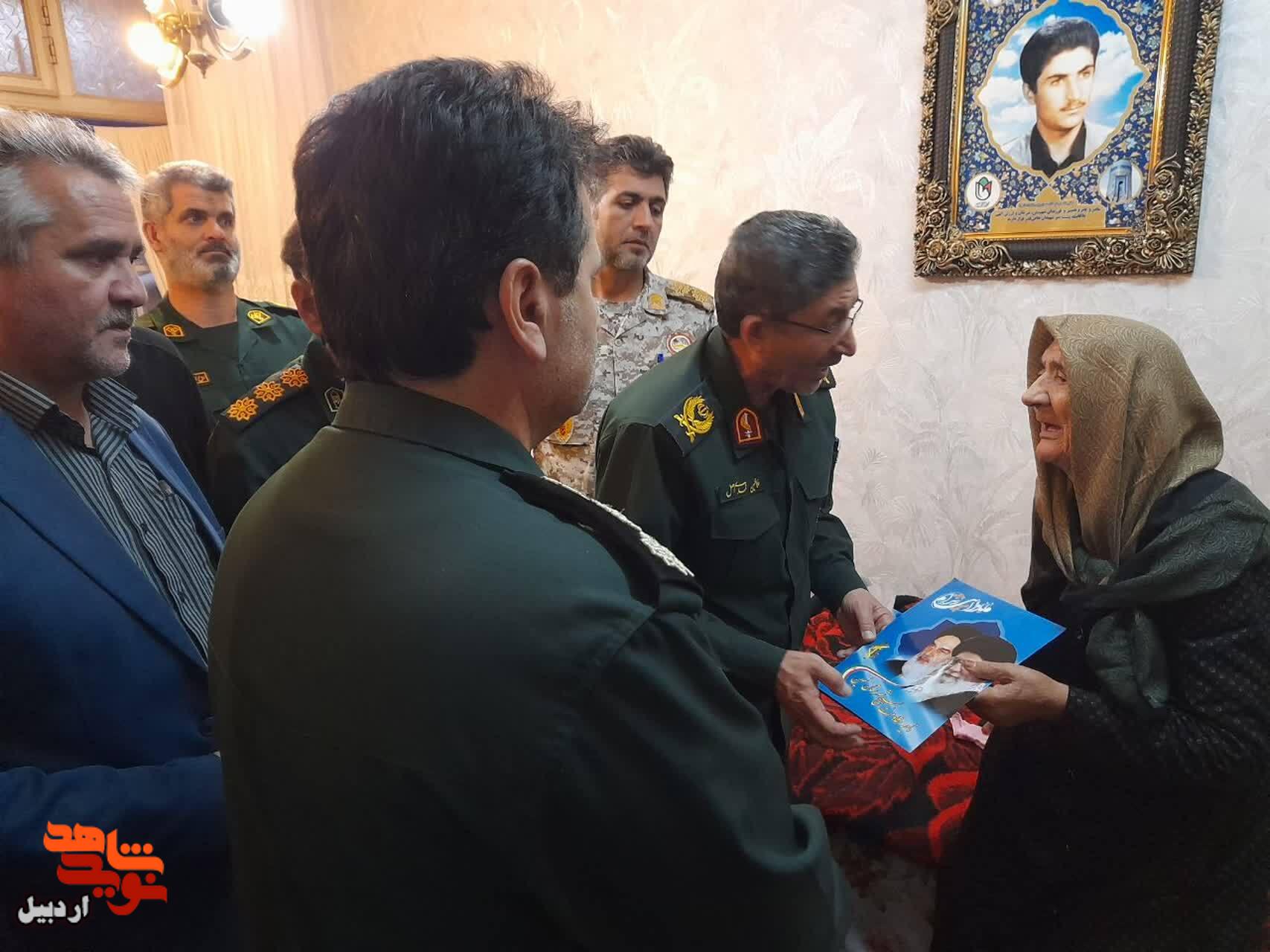 افتخار می‌کنم که مانند حضرت زهرا (س) مادر شهید شده‌ام