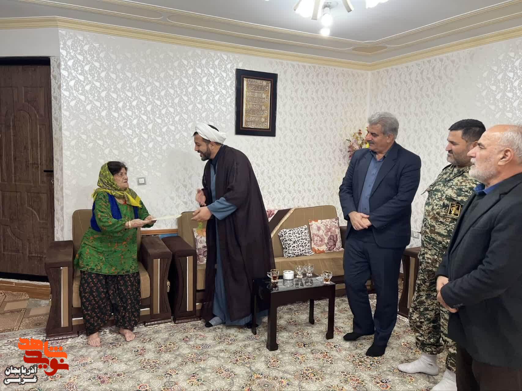 دیدار با خانواده شهدا و ایثارگرا در بوکان