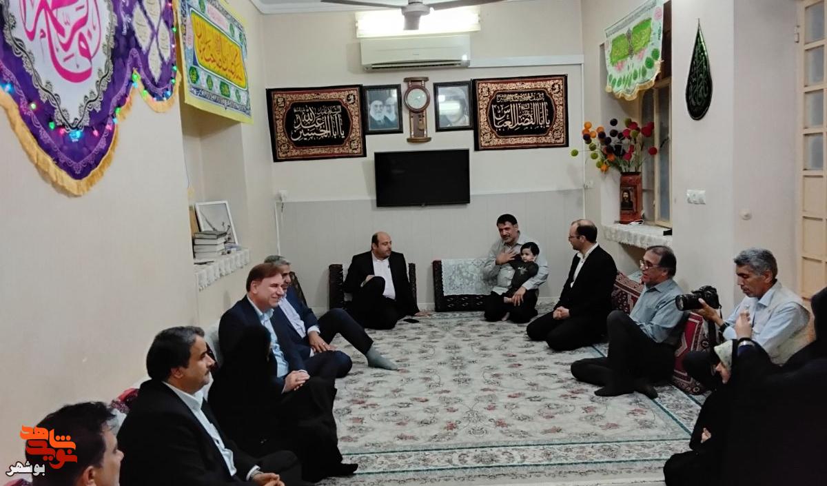 دیدار استاندار بوشهر با مادران شهیدان والامقام محمد علی کهید ظهرابی و حسن لک