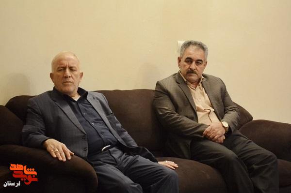 دیدار مدیرکل بنیاد شهید لرستان با خانواده شهدا خرم آباد