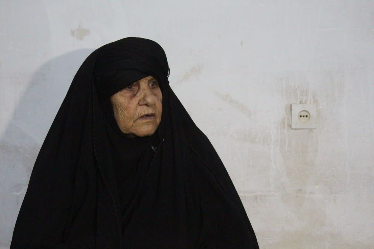 دیدار خادمان شهدای غریب خوزستان با مادر شهید کاظم ارفعی‌نژاد