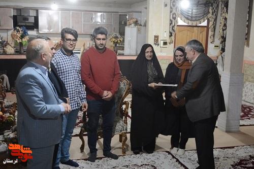 مدیرکل بنیاد شهید لرستان از ایثارگران لرستان تجلیل کرد