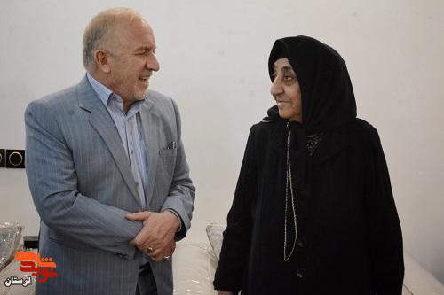 مدیرکل بنیاد شهید لرستان از ایثارگران لرستان تجلیل کرد